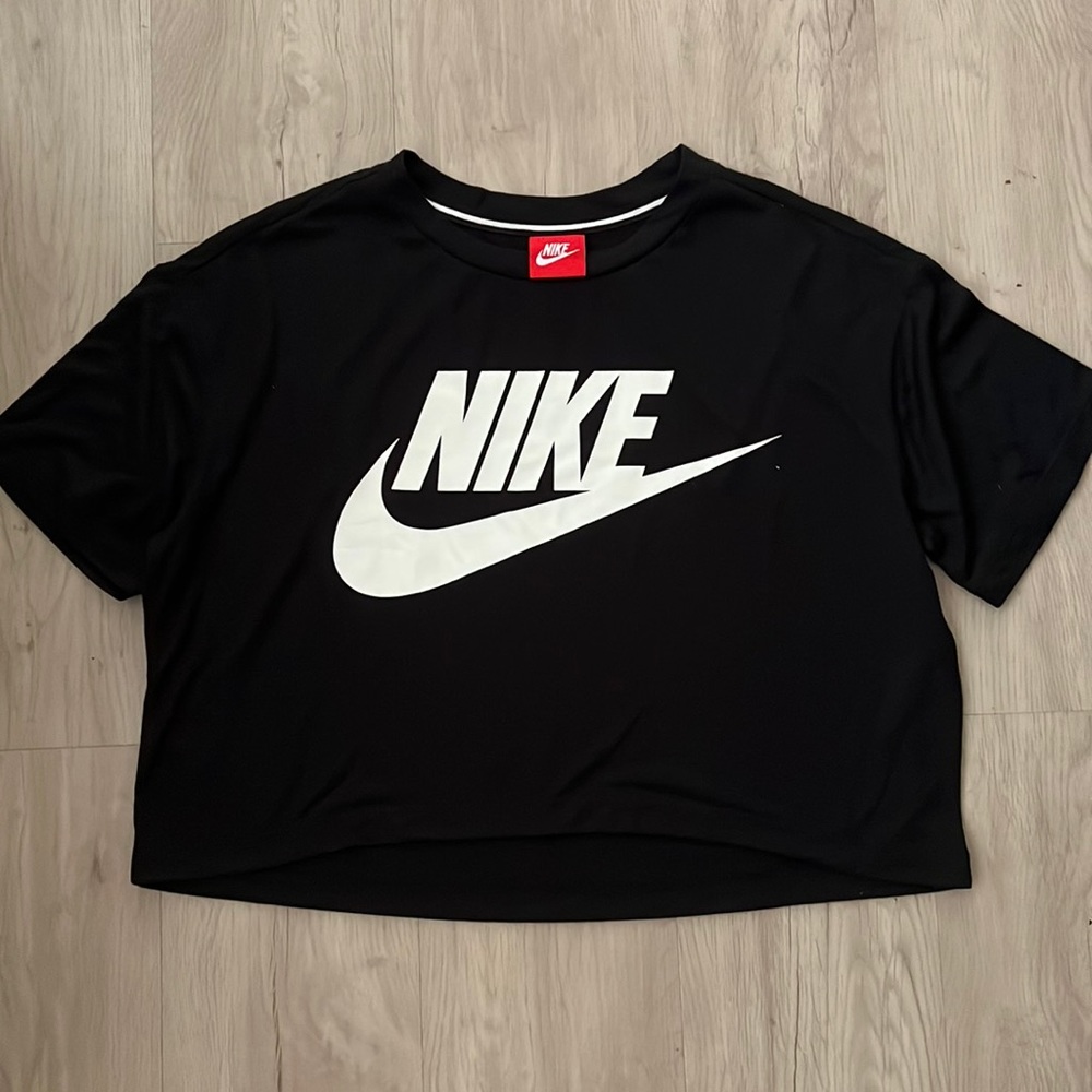 Nike Cropped Tee